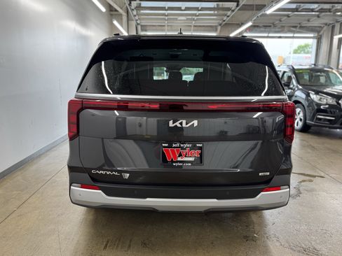 New 2026 Kia Carnival EX FWD image 9