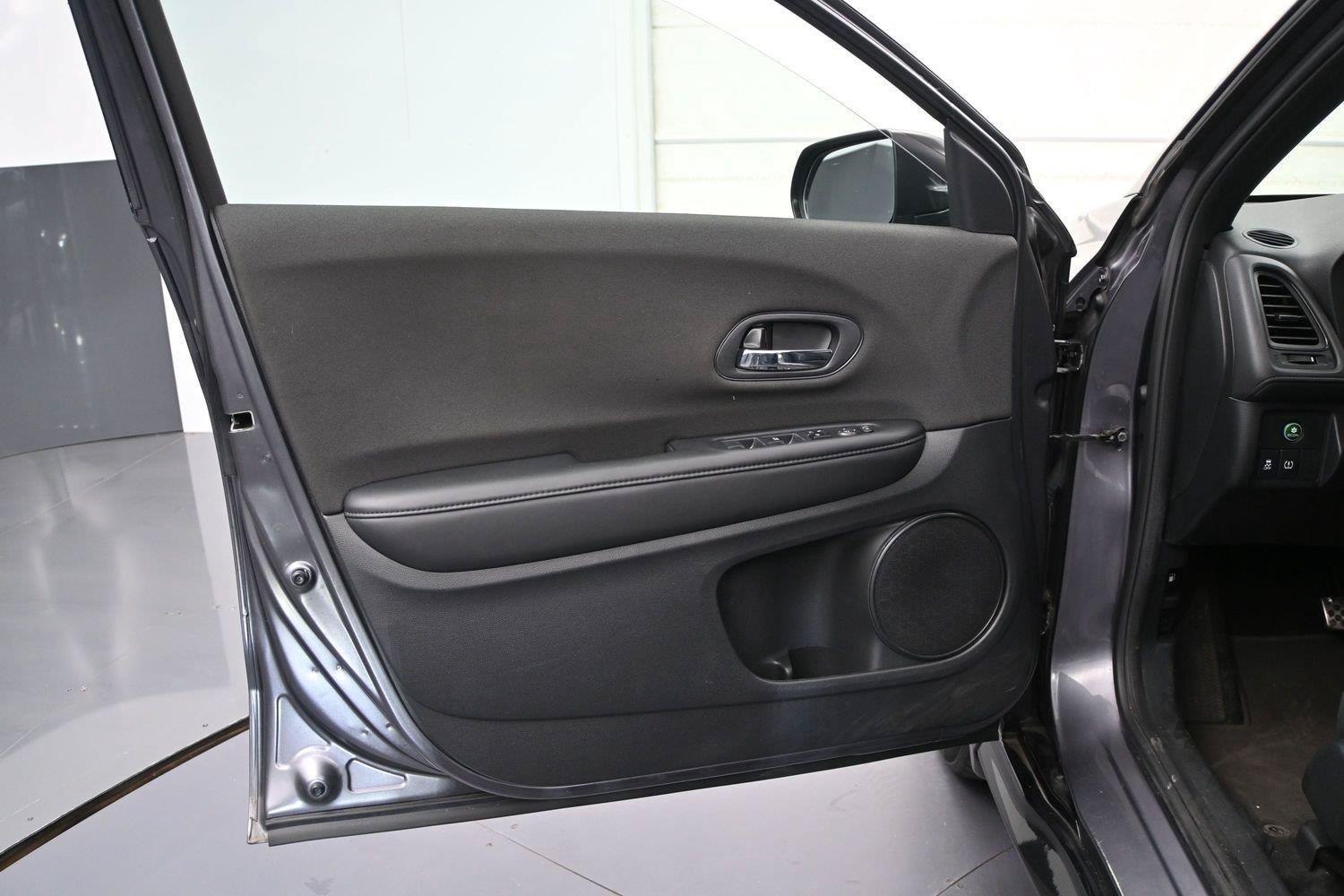Used 2022 Honda HR-V Sport image 8