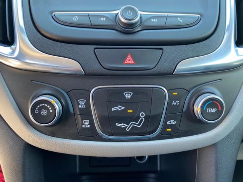 Used 2021 Chevrolet Equinox LS w/ LS Convenience Package image 45