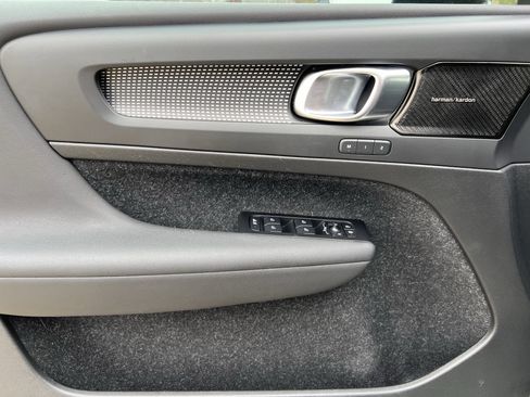 Used 2021 Volvo XC40 T5 R-Design w/ Advanced Package image 14