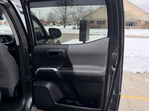 Used 2019 Toyota Tacoma SR5 image 31