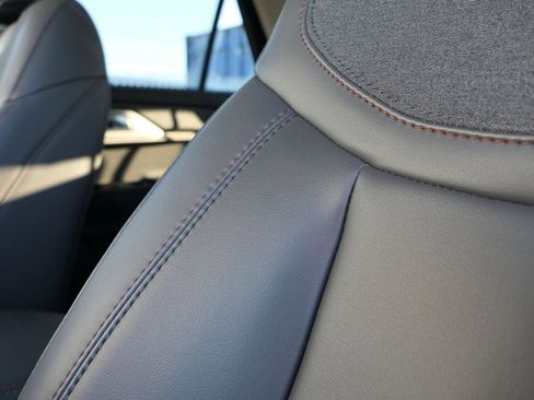 Used 2025 Ford Explorer Active w/ Active Comfort Package image 13