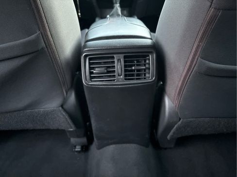 Used 2018 Nissan Rogue S image 11