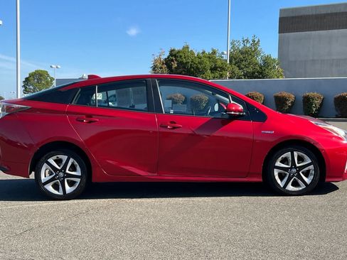 Used 2017 Toyota Prius Three FWD image 6