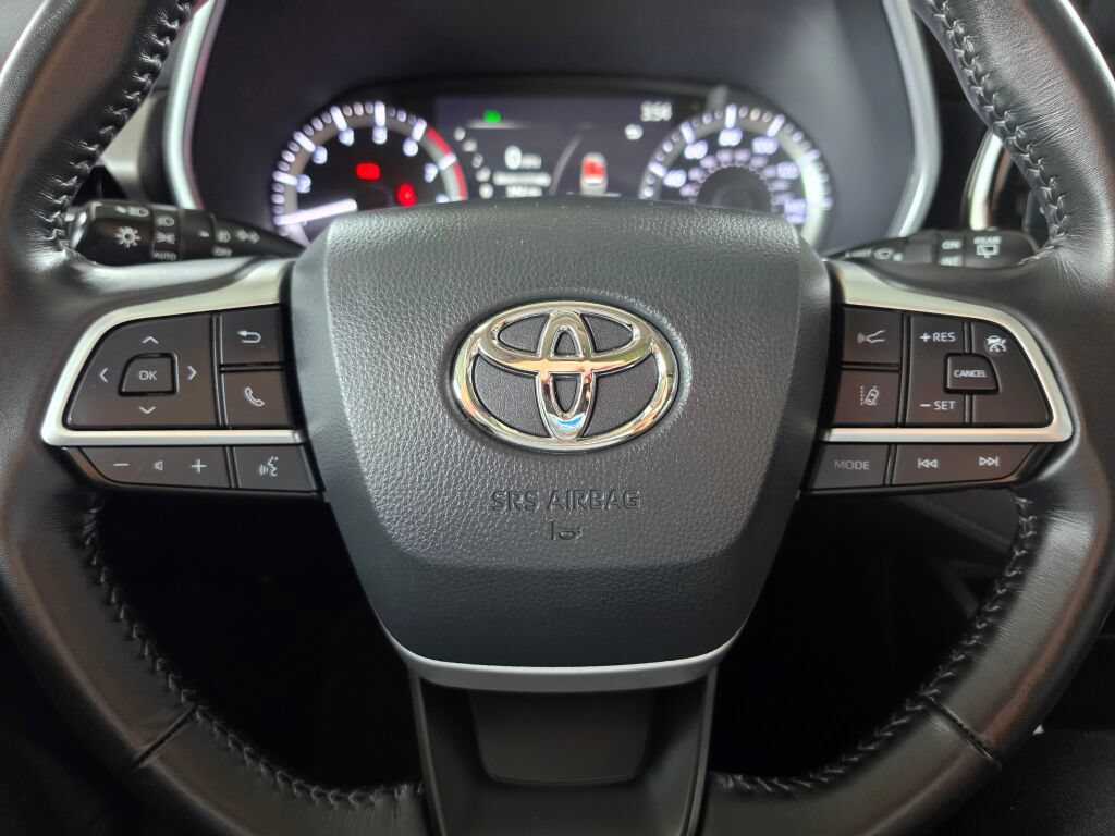 Used 2023 Toyota Highlander XLE AWD/4WD image 27