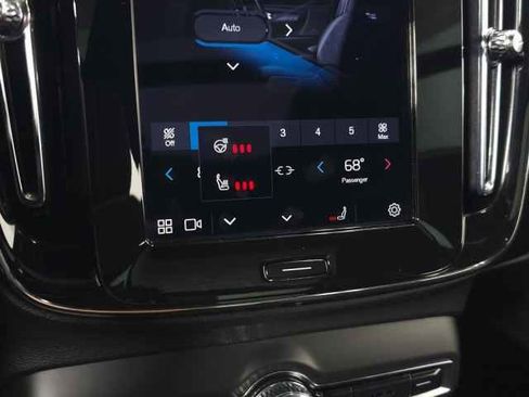 Certified 2025 Volvo XC40 B5 Plus image 32