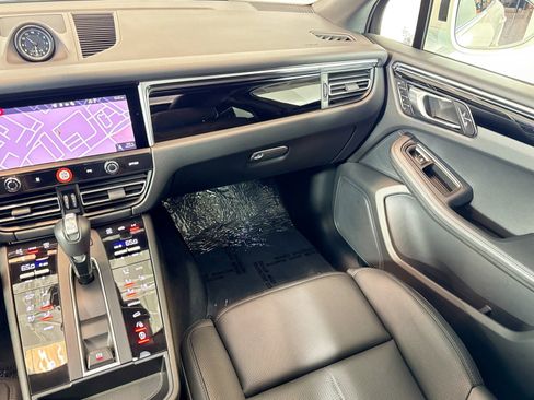 Used 2025 Porsche Macan image 20