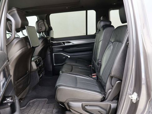 Used 2024 Jeep Wagoneer Series II RWD image 11