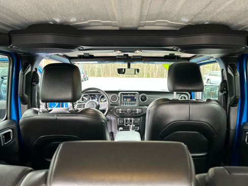 Used 2023 Jeep Wrangler Unlimited Sahara w/ Cold Weather Group AWD/4WD image 35