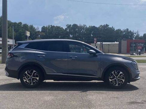 Used 2024 Kia Sportage EX FWD image 2