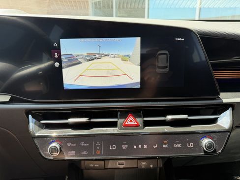 Used 2024 Kia Niro SX Touring FWD image 18