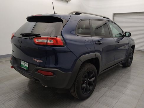 Used 2018 Jeep Cherokee Trailhawk w/ Cold Weather Group image 9