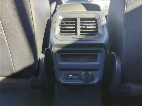 Used 2022 Volkswagen Tiguan SE image 18