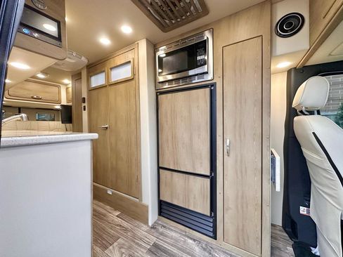 Used 2020 Mercedes-Benz Sprinter 3500 w/ Windows All Around Package image 78