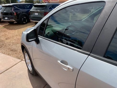 Used 2020 Chevrolet Trax LS image 19