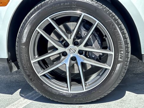 Certified 2024 Porsche Macan AWD/4WD image 25