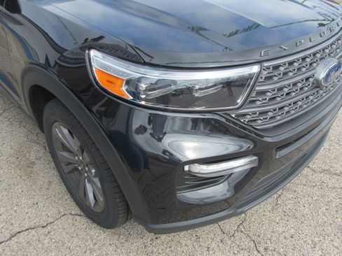 Used 2022 Ford Explorer XLT w/ Equipment Group 202A image 9