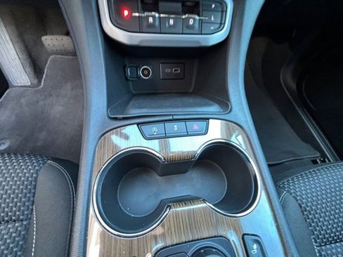 Certified 2023 GMC Acadia SLE w/ Driver Convenience Package image 6