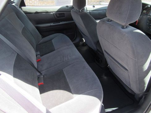 Used 2004 Ford Taurus SE image 26