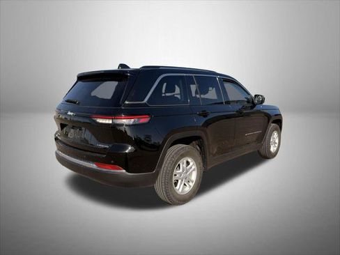 Certified 2023 Jeep Grand Cherokee Laredo AWD/4WD image 2