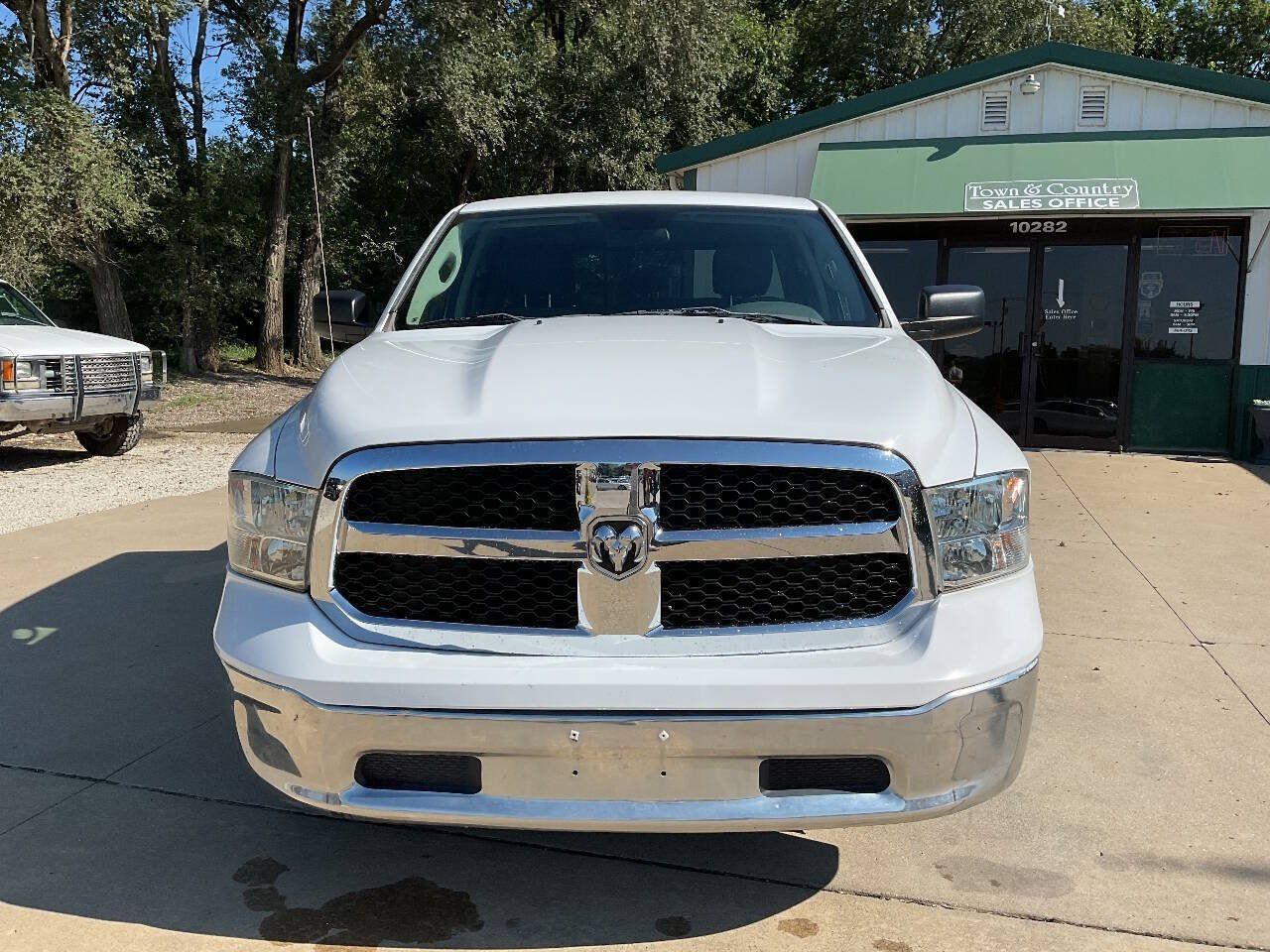 Used 2017 RAM 1500 Classic SLT RWD image 4