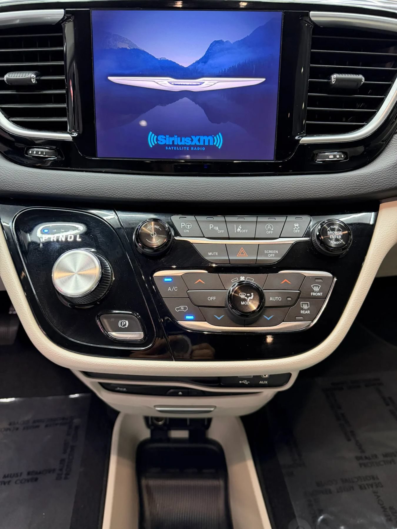 Used 2018 Chrysler Pacifica Touring-L Plus w/ Advanced Safetytec Group FWD image 19