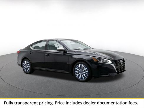 Used 2025 Nissan Altima 2.5 SV FWD image 1