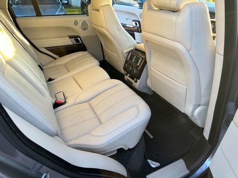 Used 2015 Land Rover Range Rover HSE image 16