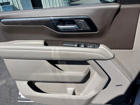 Certified 2025 Chevrolet Tahoe LT w/ Comfort Package image 22