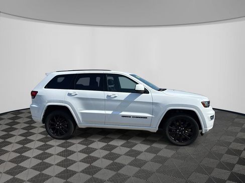 Certified 2021 Jeep Grand Cherokee Laredo X AWD/4WD image 8