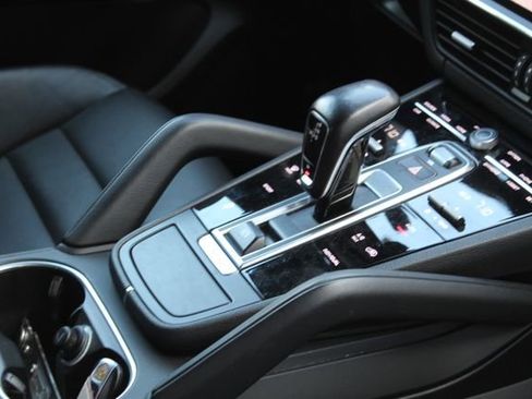 Used 2020 Porsche Cayenne image 22