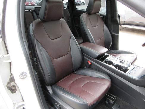 Used 2020 Ford Edge Titanium w/ Equipment Group 301A AWD/4WD image 24
