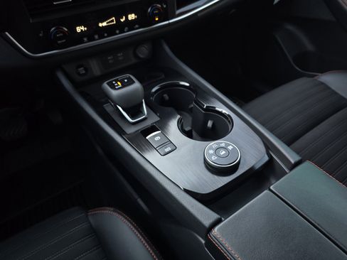 Certified 2025 Nissan Rogue SV image 17