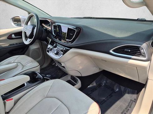 Used 2018 Chrysler Pacifica Limited w/ Advanced Safetytec Group FWD image 25