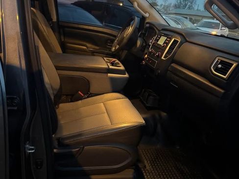 Used 2017 Nissan Titan SV image 12