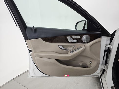 Used 2015 Mercedes-Benz C 300 Sedan image 9