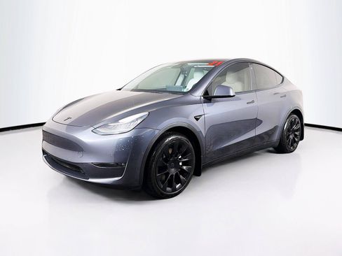 Used 2021 Tesla Model Y Long Range AWD/4WD image 7