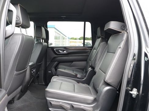 Used 2023 Chevrolet Suburban Premier w/ Premium Package AWD/4WD image 34