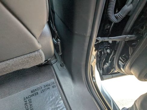 Used 2022 Chevrolet Suburban LT w/ Luxury Package AWD/4WD image 7