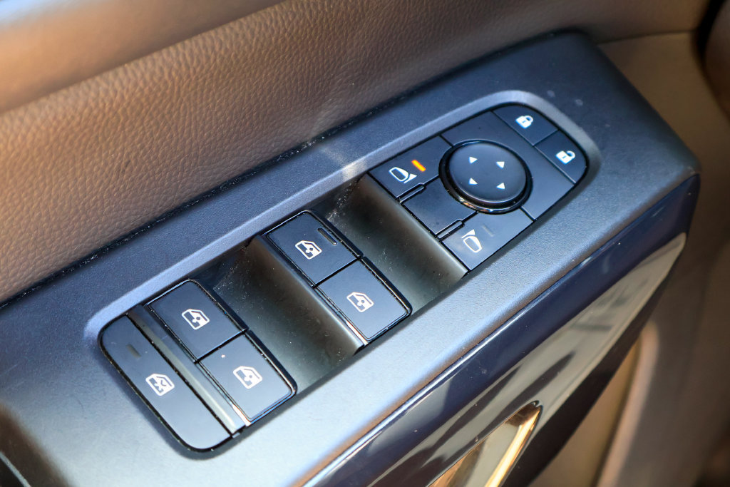 Used 2025 Nissan Pathfinder SV AWD/4WD image 18