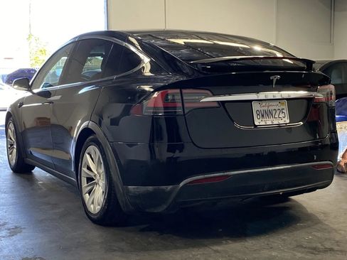 Used 2017 Tesla Model X 75D image 2
