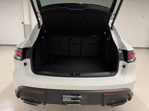 Certified 2026 Porsche Macan AWD/4WD image 13