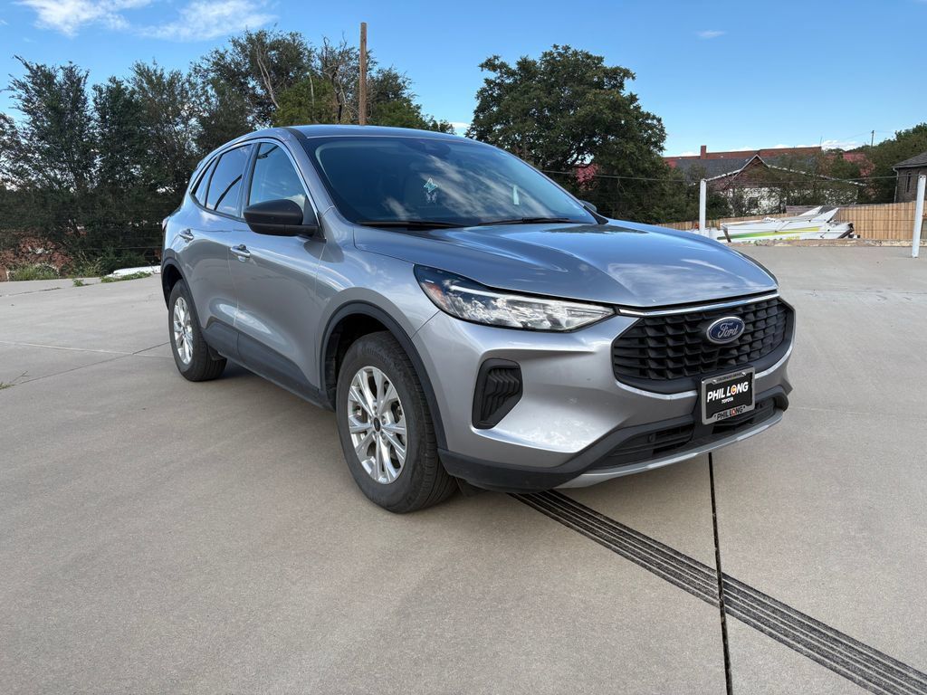 Used 2024 Ford Escape Active w/ Tech Pack #1 AWD/4WD image 3
