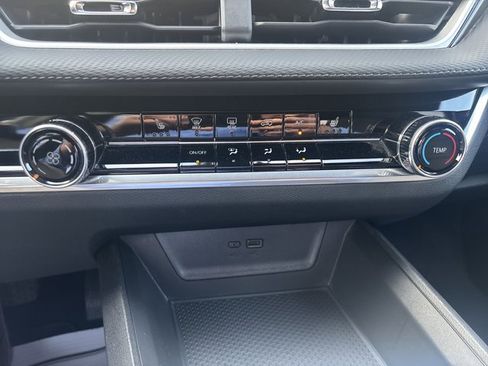 Used 2025 Chevrolet Equinox LT image 19