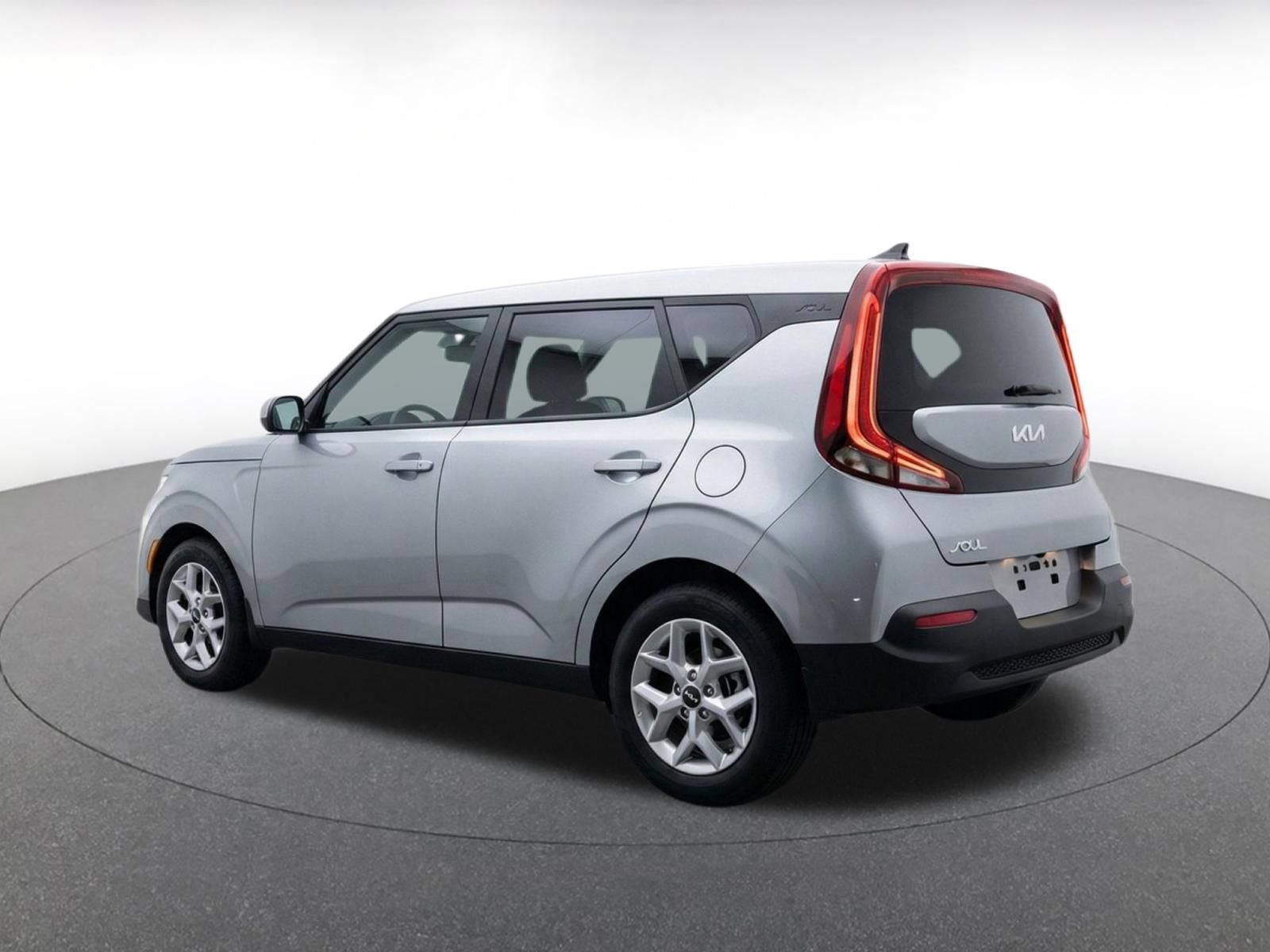 Used 2025 Kia Soul LX w/ LX Technology Package FWD image 6