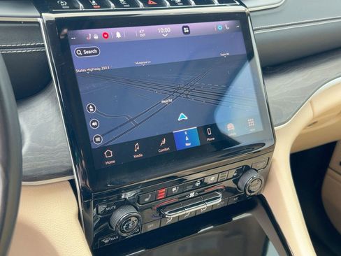 Used 2021 Jeep Grand Cherokee L Limited w/ Luxury Tech Group II image 24