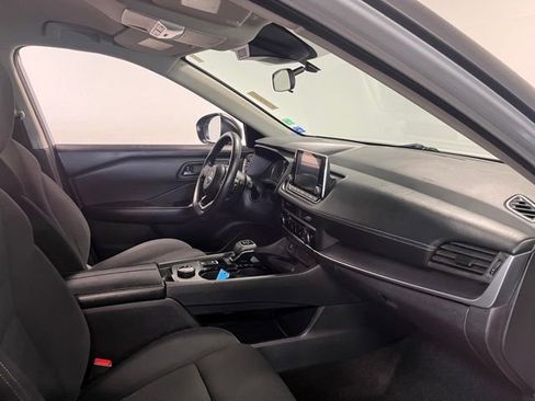 Used 2024 Nissan Rogue S image 11