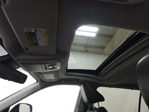 Used 2021 Toyota Highlander XLE FWD image 15