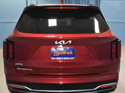 Used 2023 Kia Sorento S w/ Panoramic Sunroof Package image 28