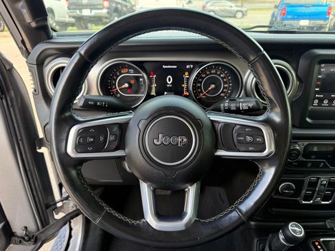 Used 2020 Jeep Wrangler Unlimited Sahara AWD/4WD image 14